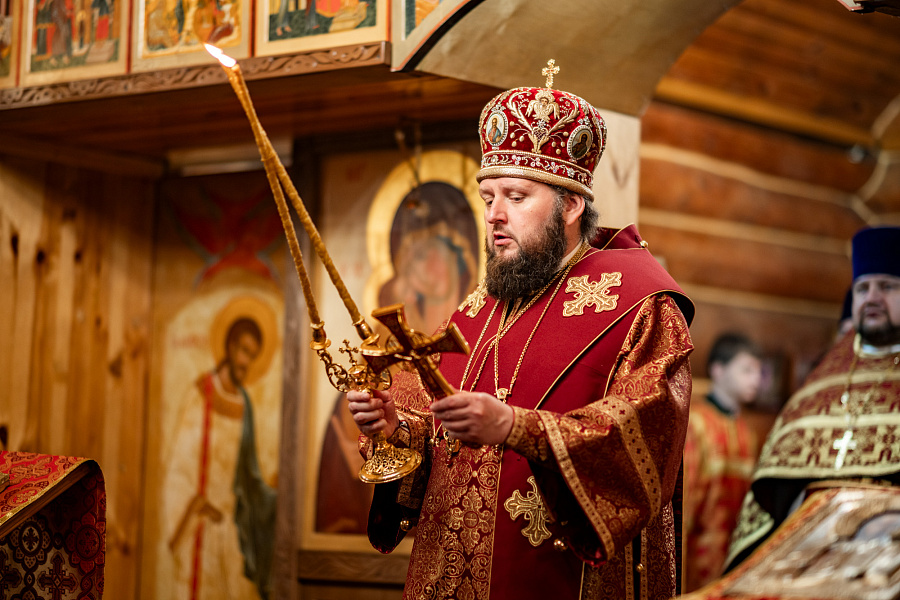 Божественная литургия в храме царственных страстотерпцев деревни Плещеево г.о. Подольск